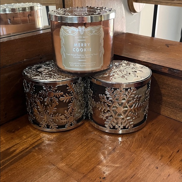 Bath & Body Works Candle Lot of 3 Plus Two Candle Holders And 3 Scented Candles - Picture 8 of 10